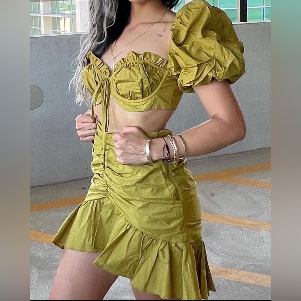 Green 2 piece can be bought separately. $15.00 ea. pc. Style your way 😊
